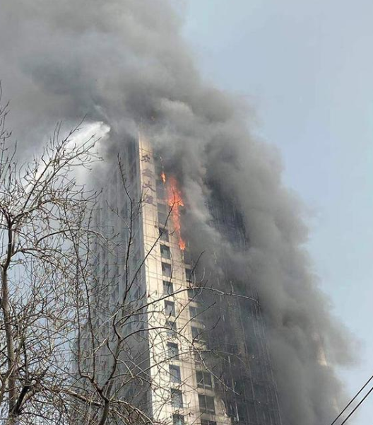 河北石家莊一高層建筑外墻保溫材料起火